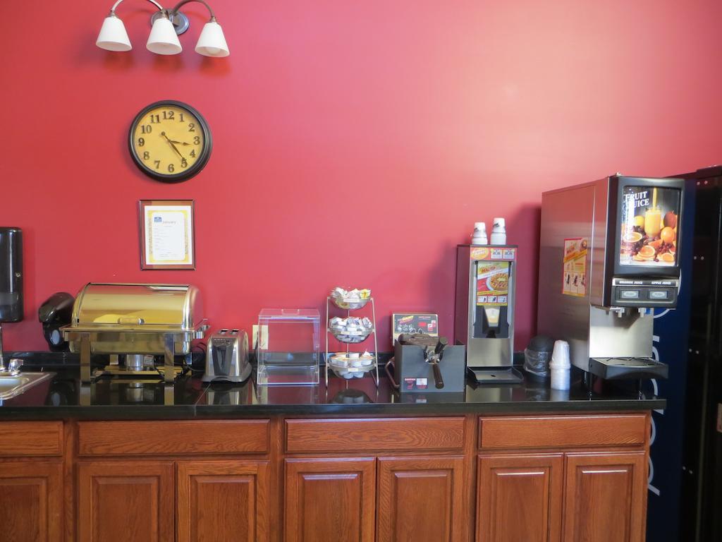 The Edgewood Hotel And Suites Fairbury Zewnętrze zdjęcie