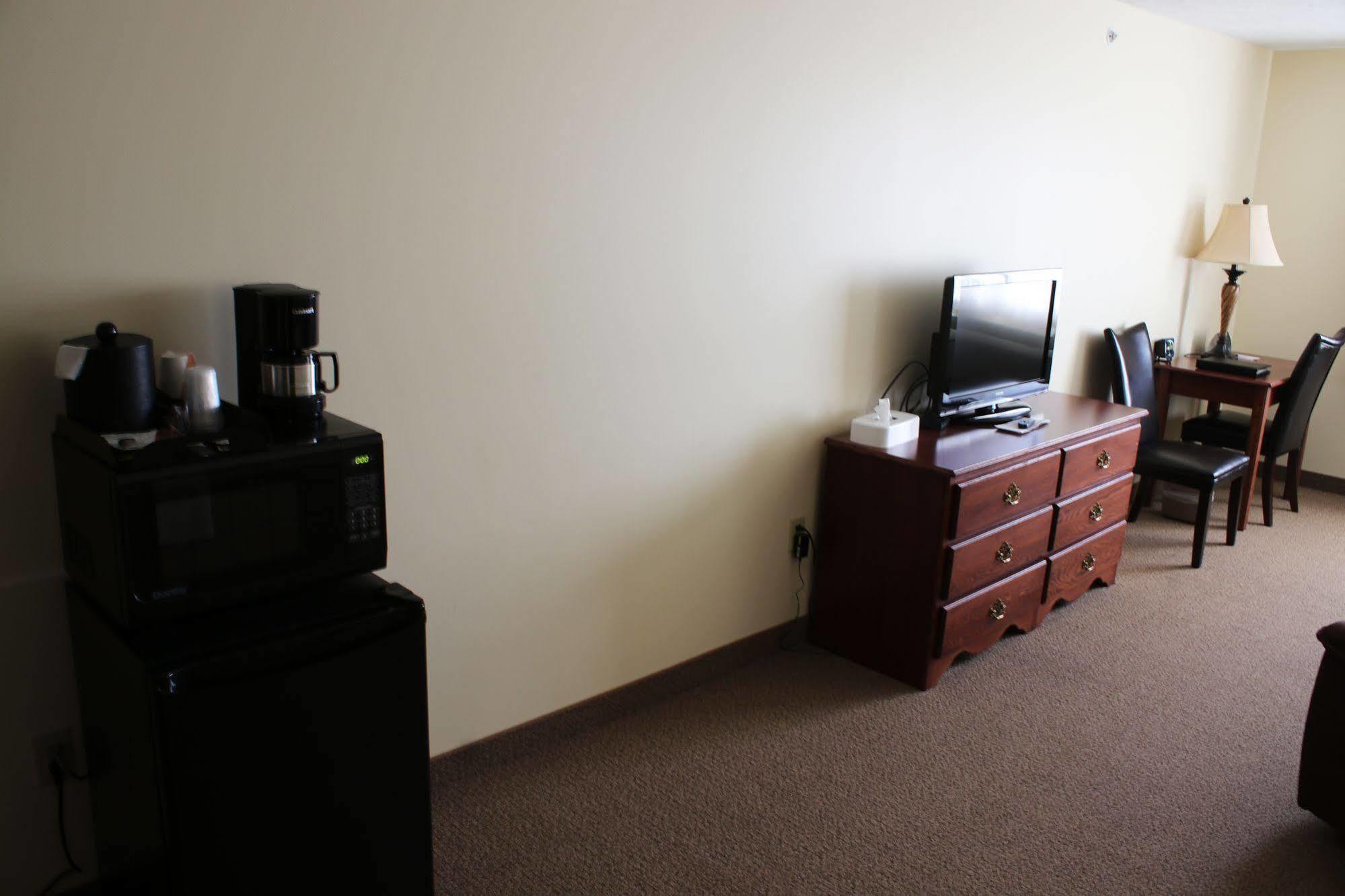 The Edgewood Hotel And Suites Fairbury Zewnętrze zdjęcie