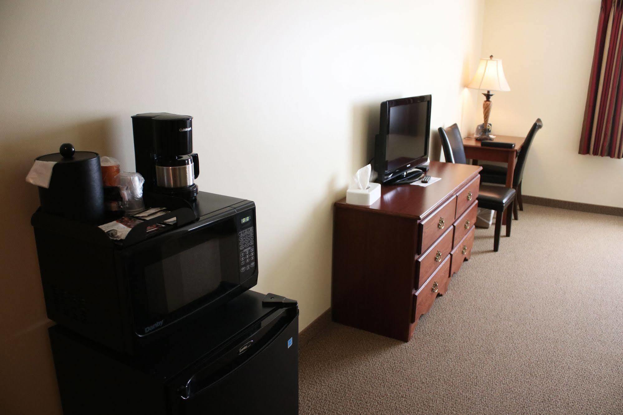 The Edgewood Hotel And Suites Fairbury Zewnętrze zdjęcie