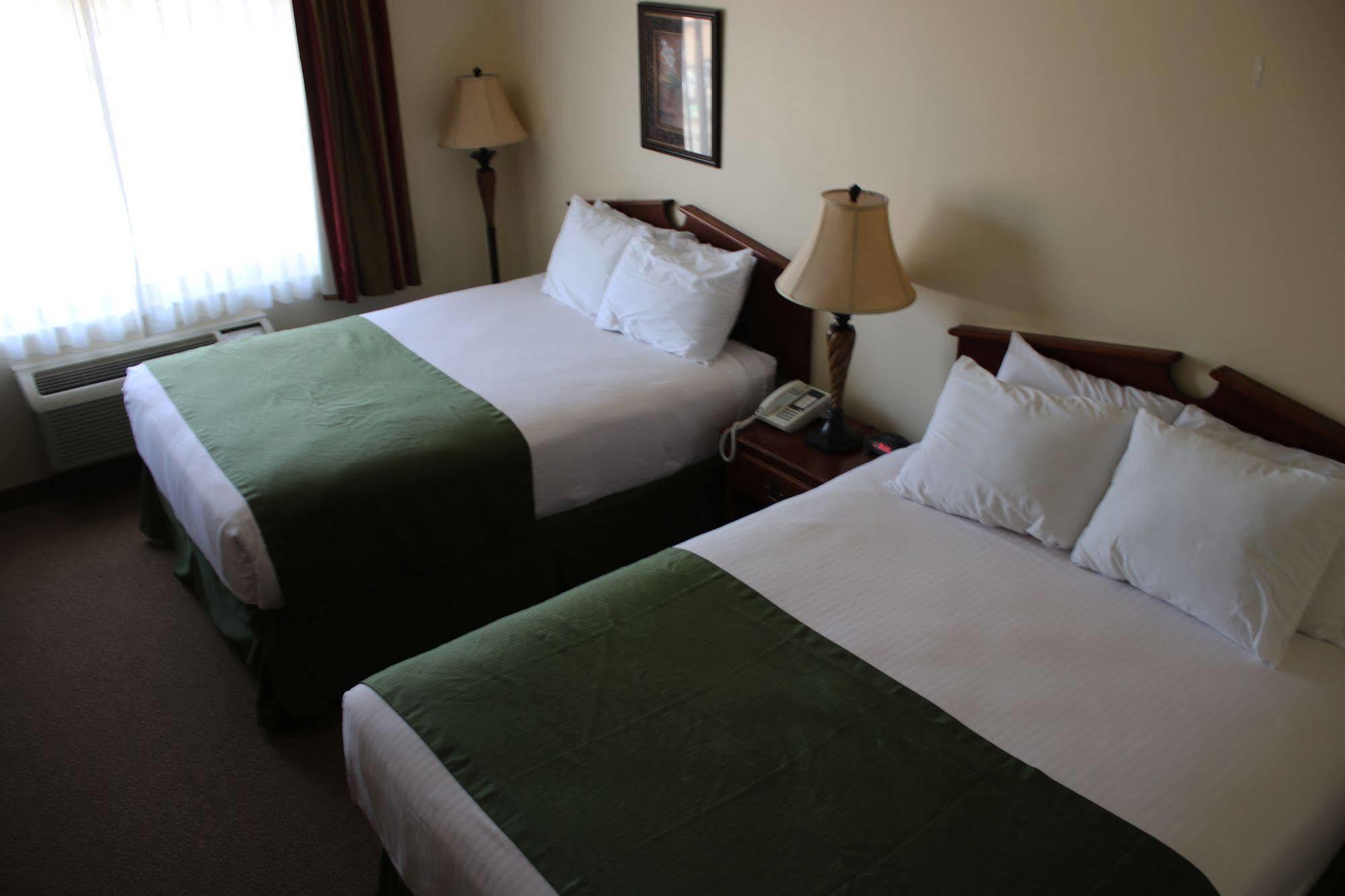 The Edgewood Hotel And Suites Fairbury Zewnętrze zdjęcie