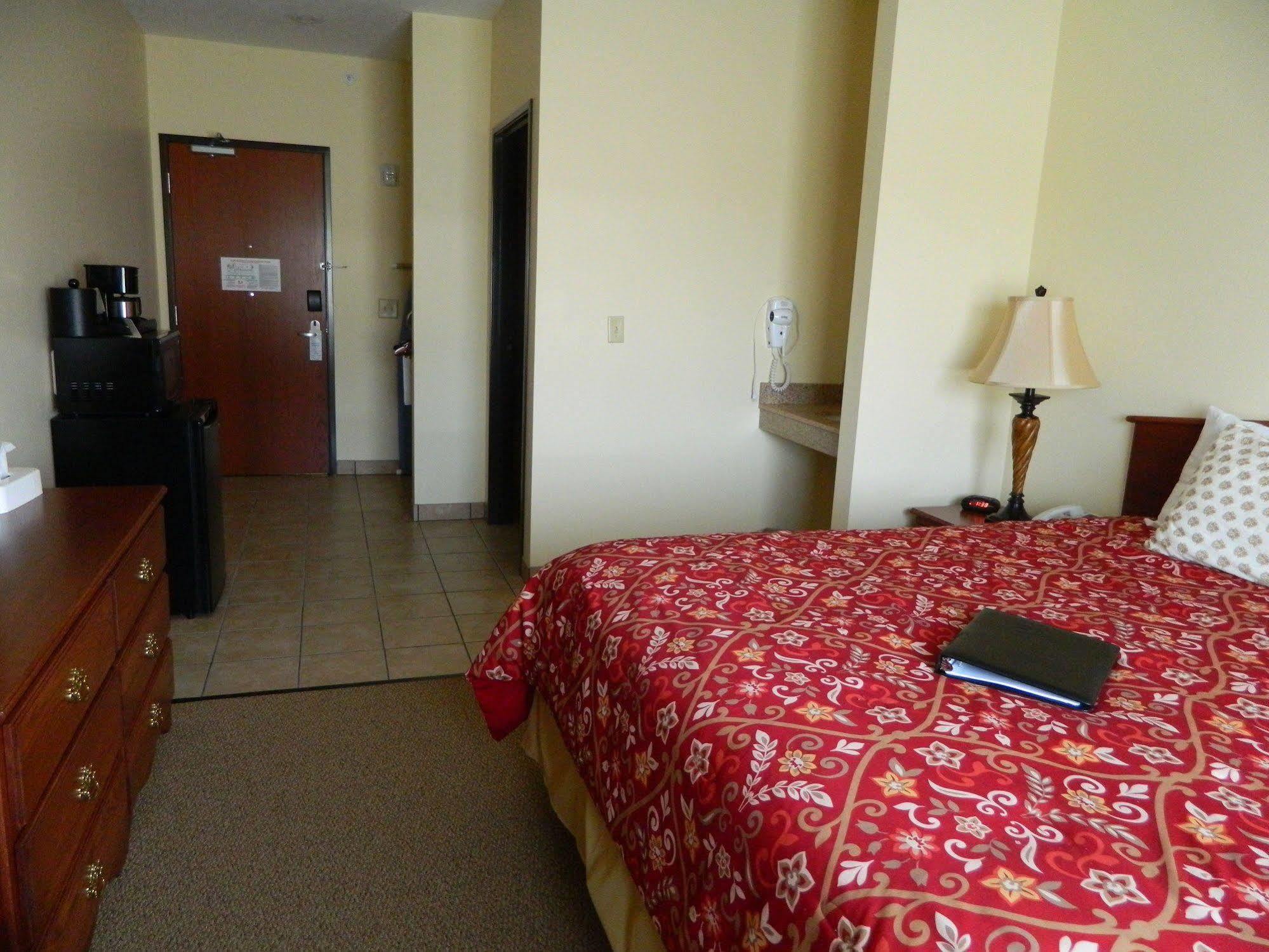 The Edgewood Hotel And Suites Fairbury Zewnętrze zdjęcie