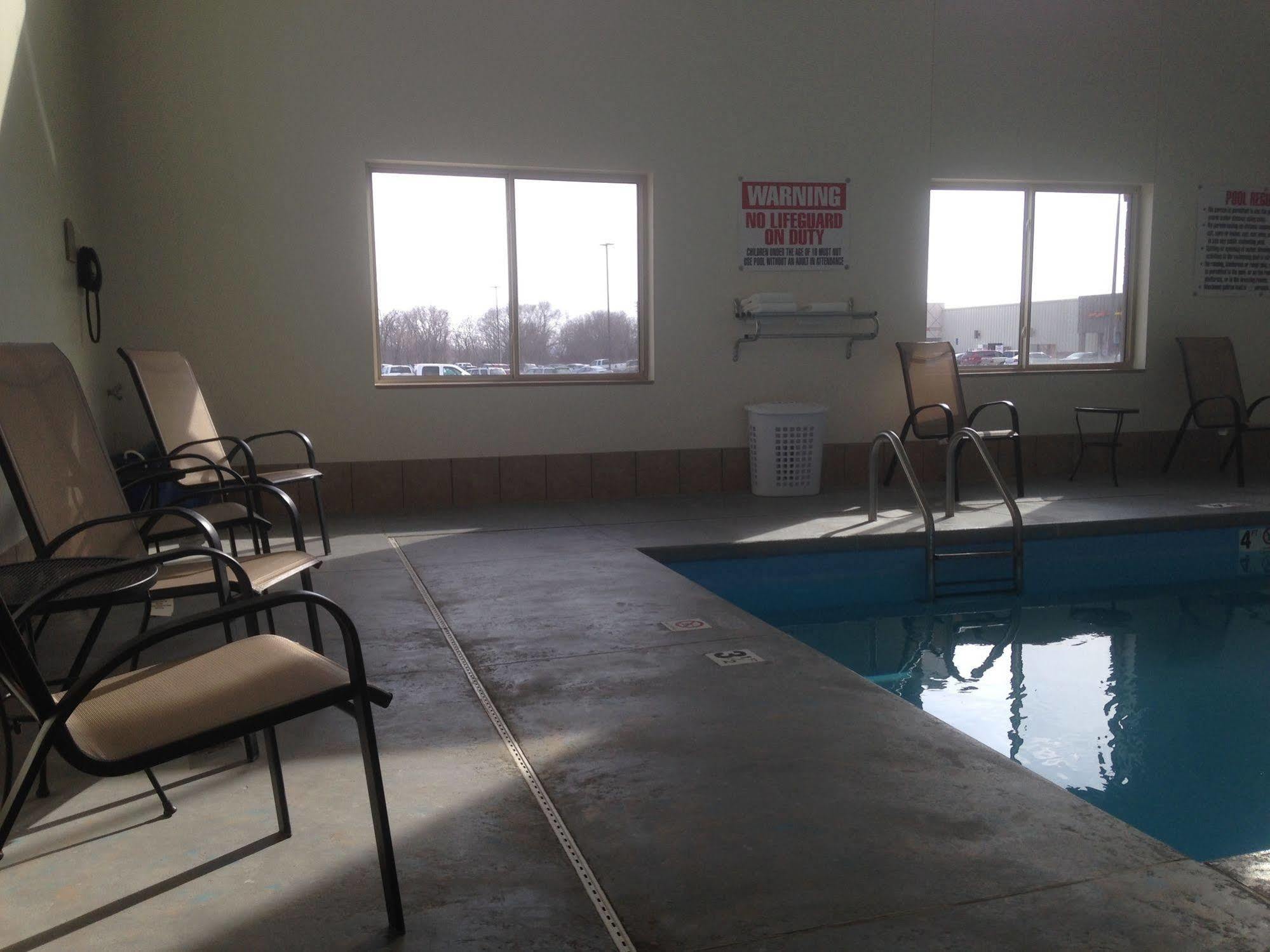 The Edgewood Hotel And Suites Fairbury Zewnętrze zdjęcie