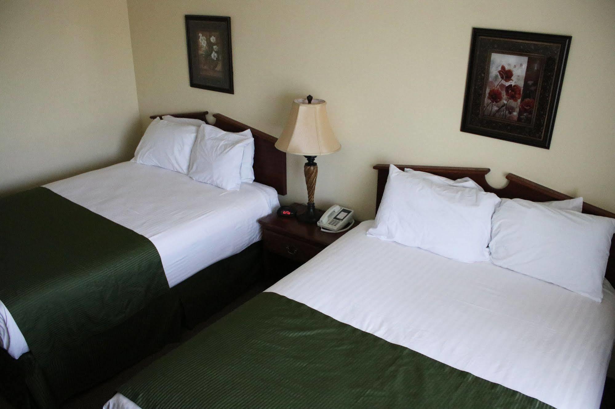The Edgewood Hotel And Suites Fairbury Zewnętrze zdjęcie