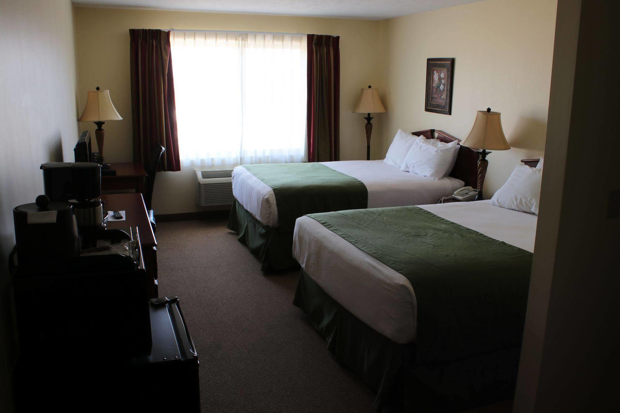 The Edgewood Hotel And Suites Fairbury Zewnętrze zdjęcie