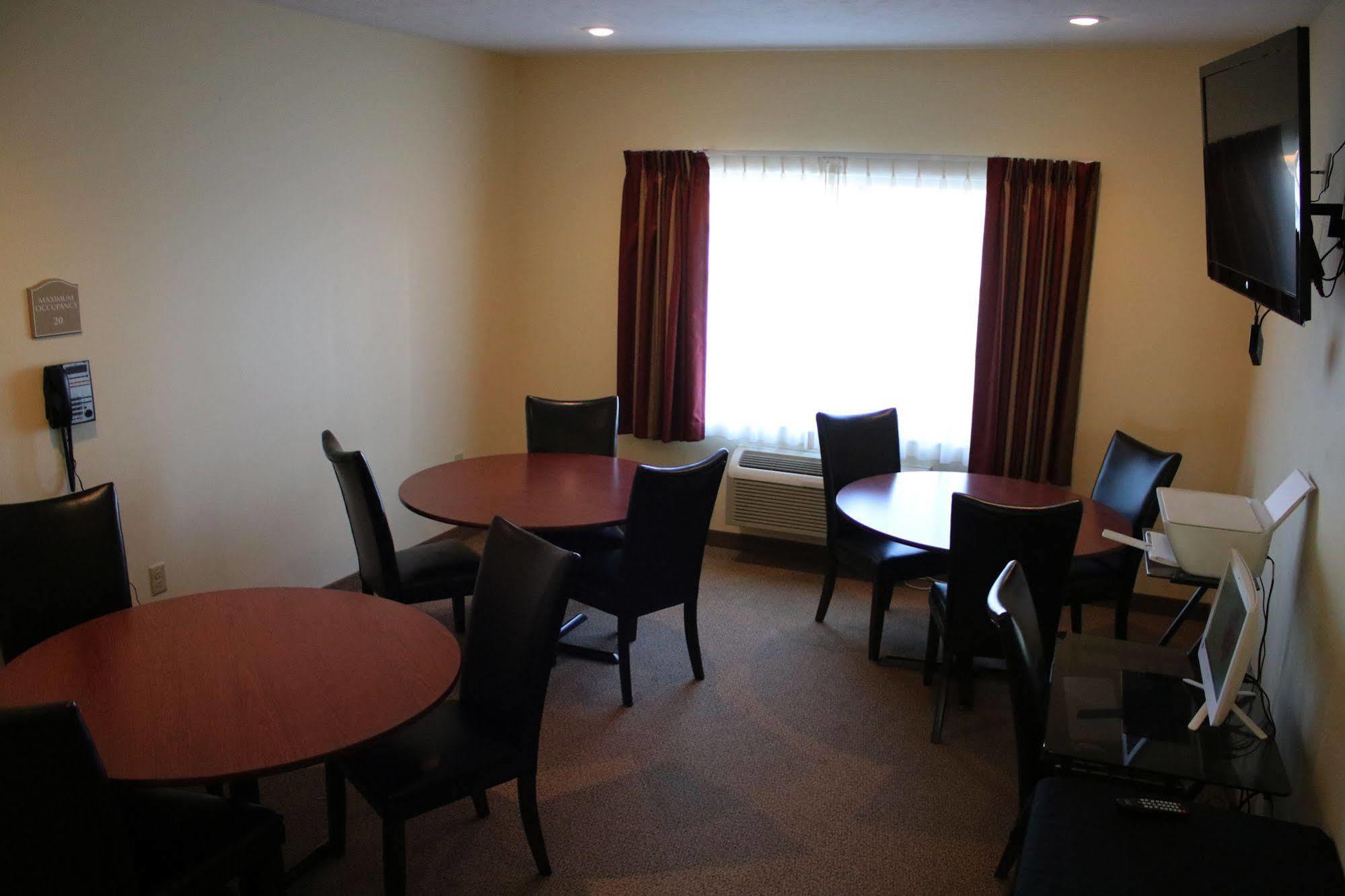 The Edgewood Hotel And Suites Fairbury Zewnętrze zdjęcie