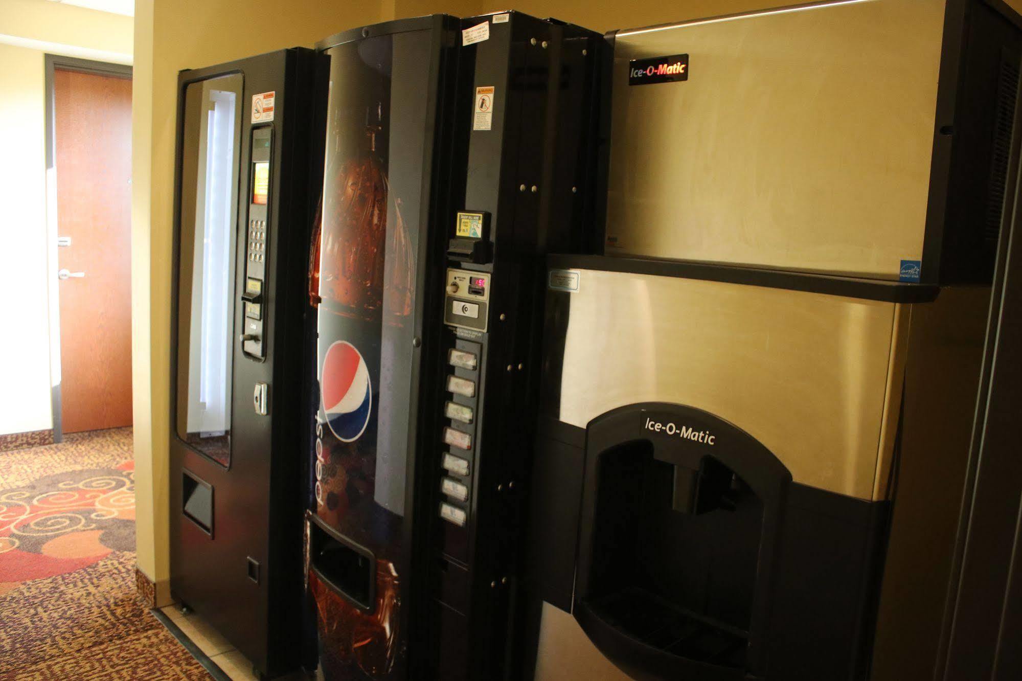 The Edgewood Hotel And Suites Fairbury Zewnętrze zdjęcie