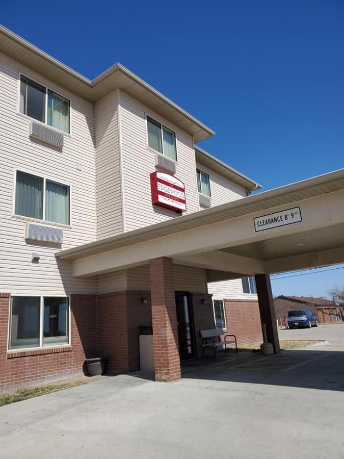 The Edgewood Hotel And Suites Fairbury Zewnętrze zdjęcie