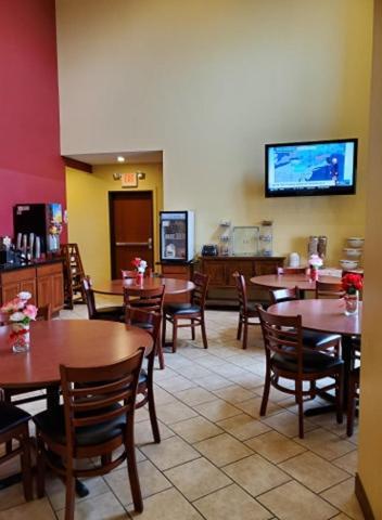 The Edgewood Hotel And Suites Fairbury Zewnętrze zdjęcie